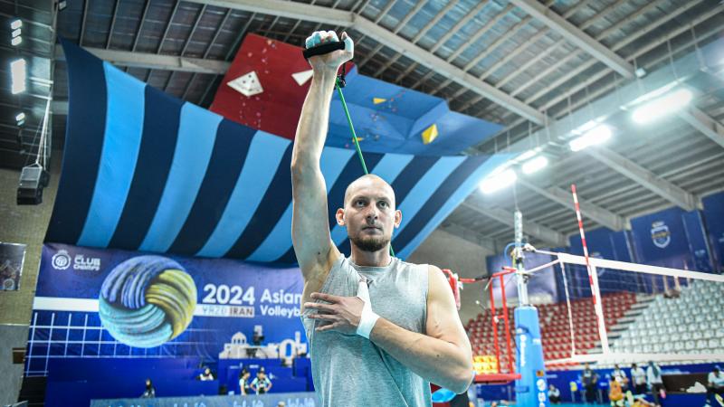 Максим Мищенко сменил обстановку
